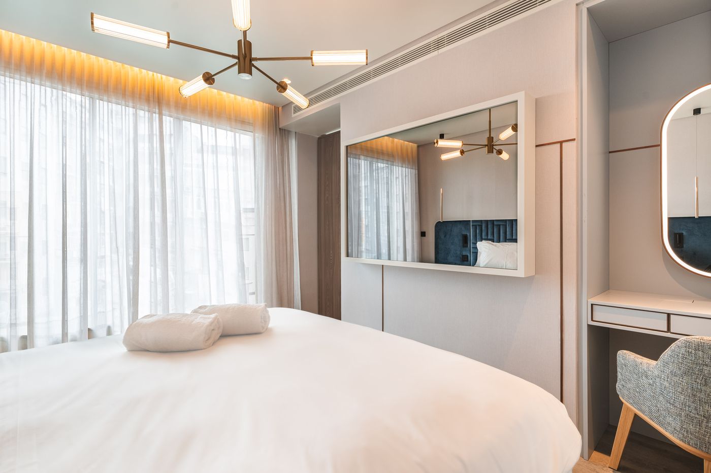 Luster-Hotel-Room-23