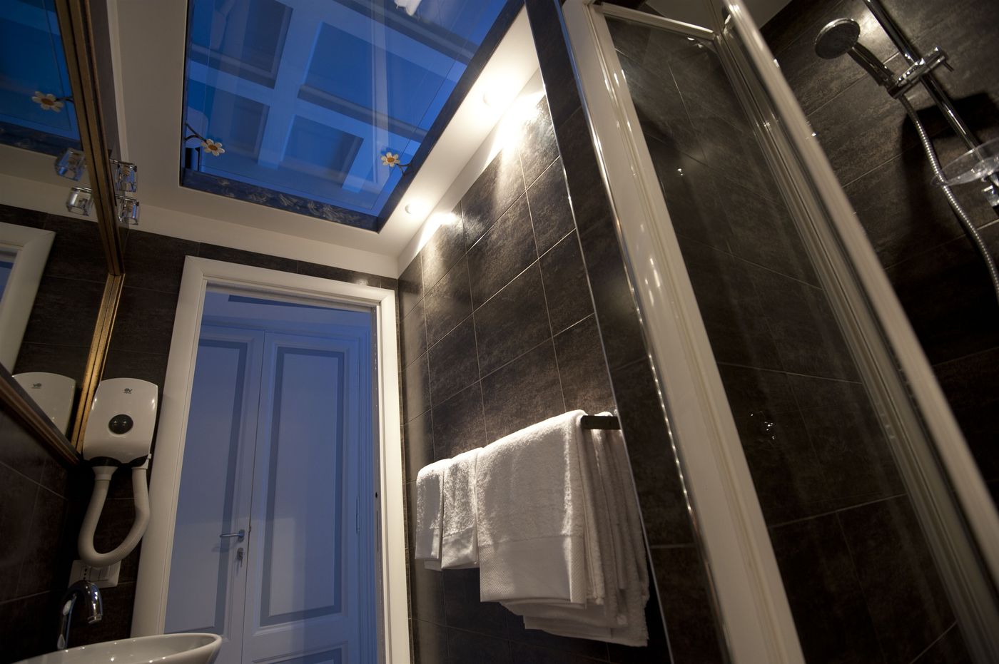 Luxury-on-the-River-Room-31