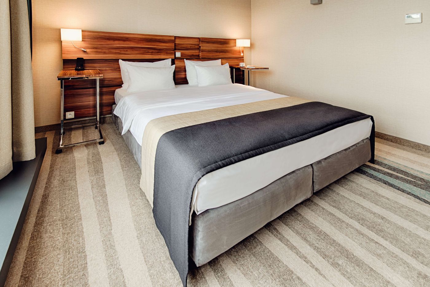 Warsaw-Plaza-Hotel-Room-14