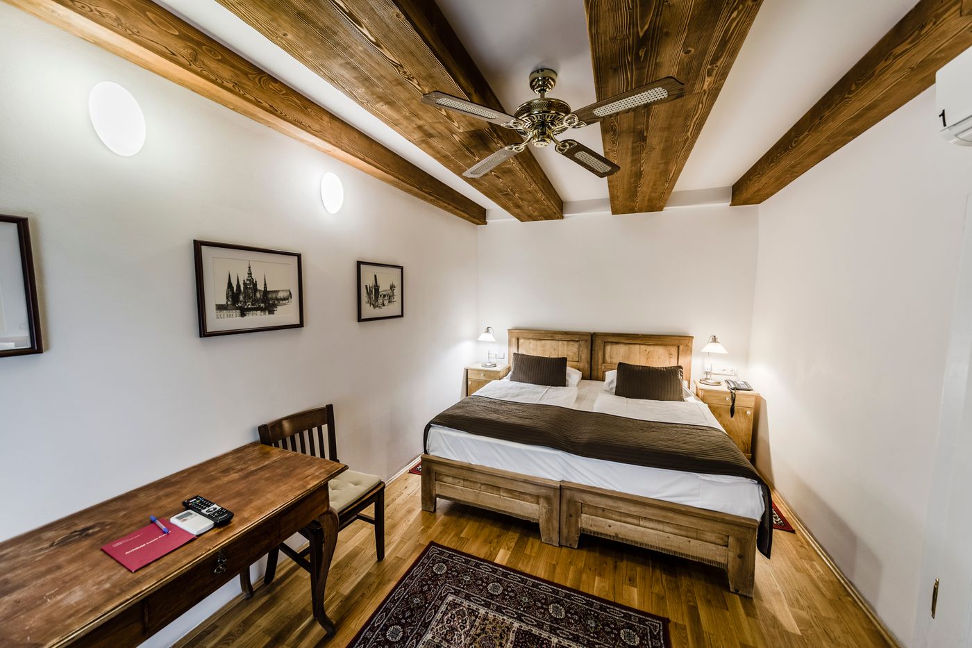 Archibald-at-the-Charles-Bridge-Room-26