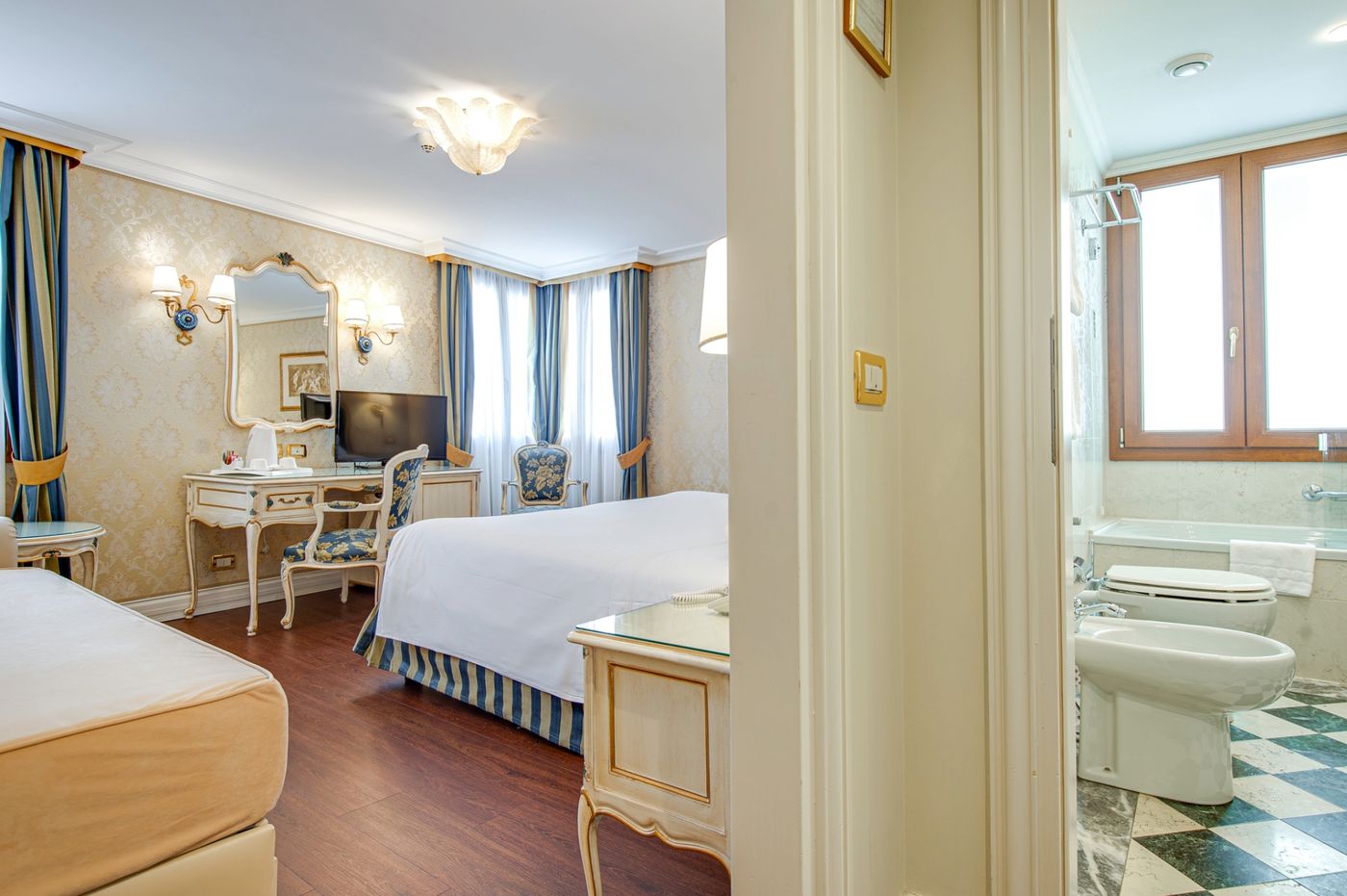 Hotel-Antiche-Figure-Room-15