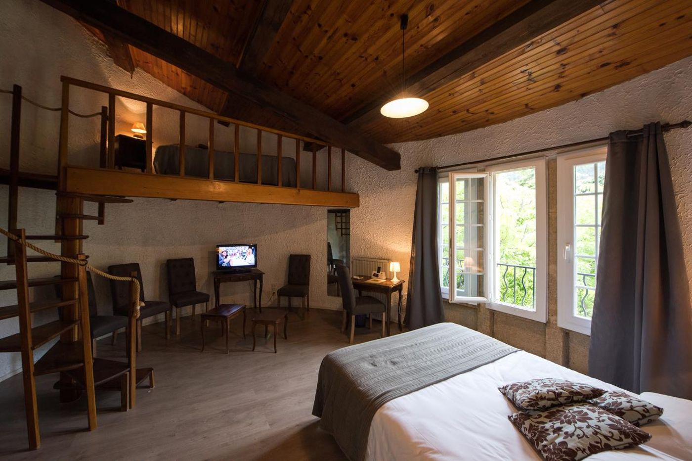 Logis Hôtel Castel Mouisson-France-Barbentane-Room-9