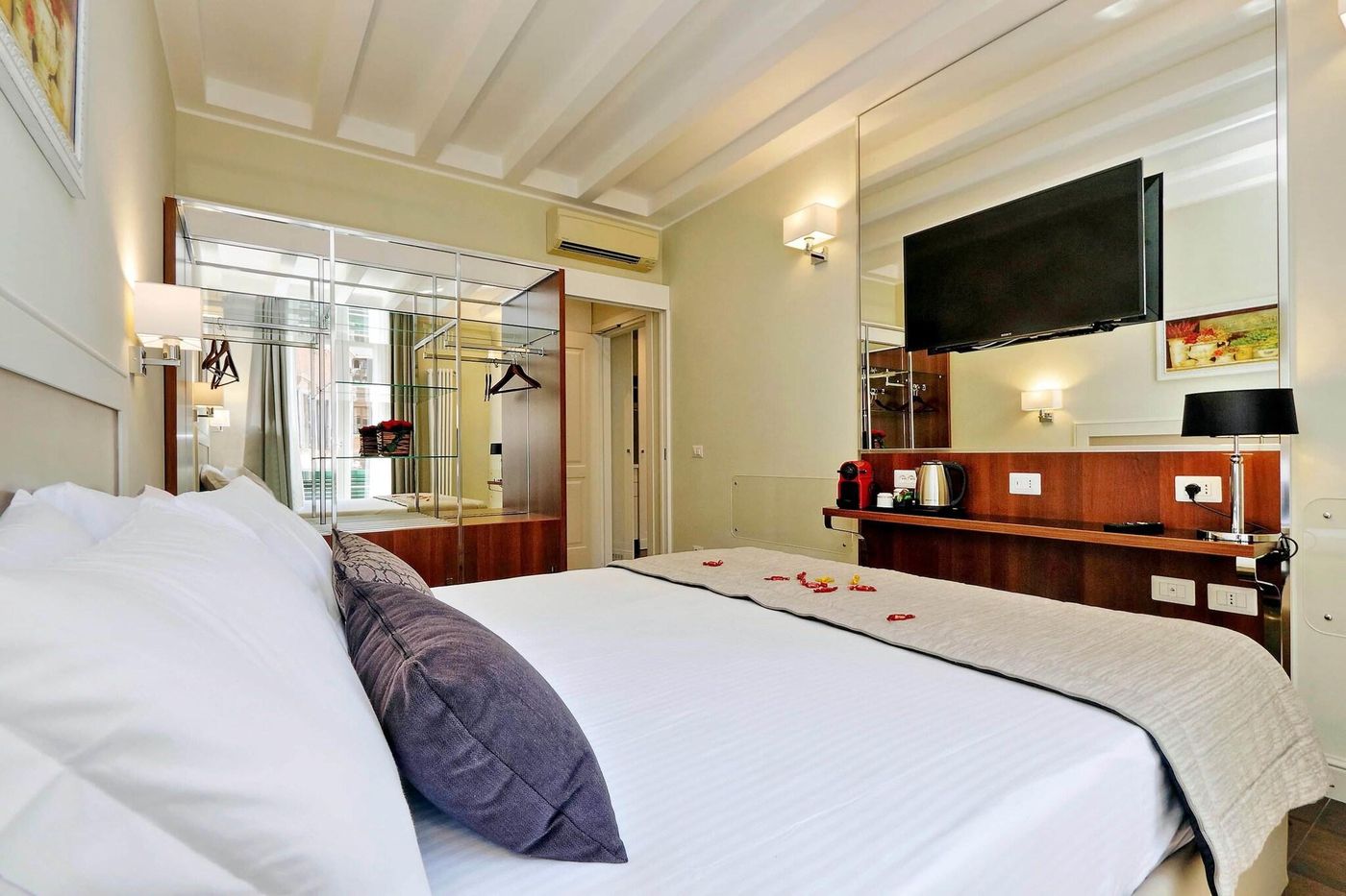 Piazza-Venezia-Grand-Suite-Room-12