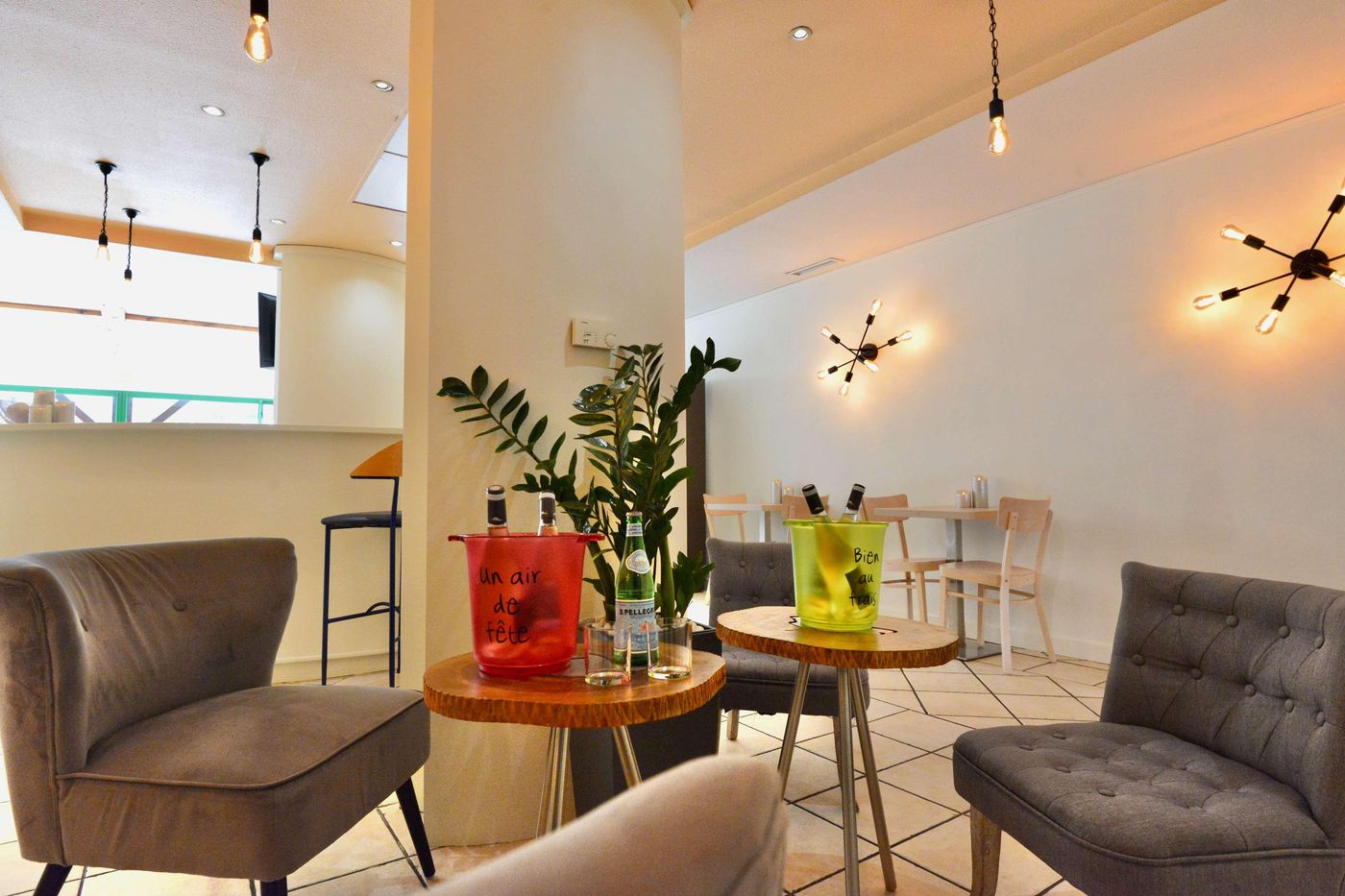 Best Western Gemenos en Provence-France-Gemenos-Lobby-6