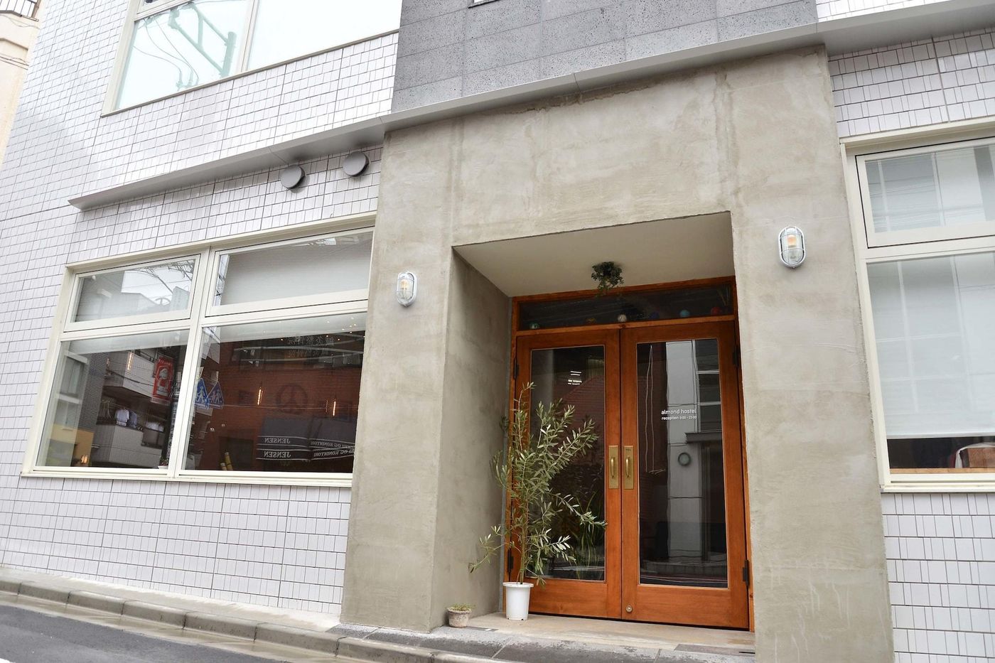 almond hostel and cafe-Japan-Tokyo-General view-6