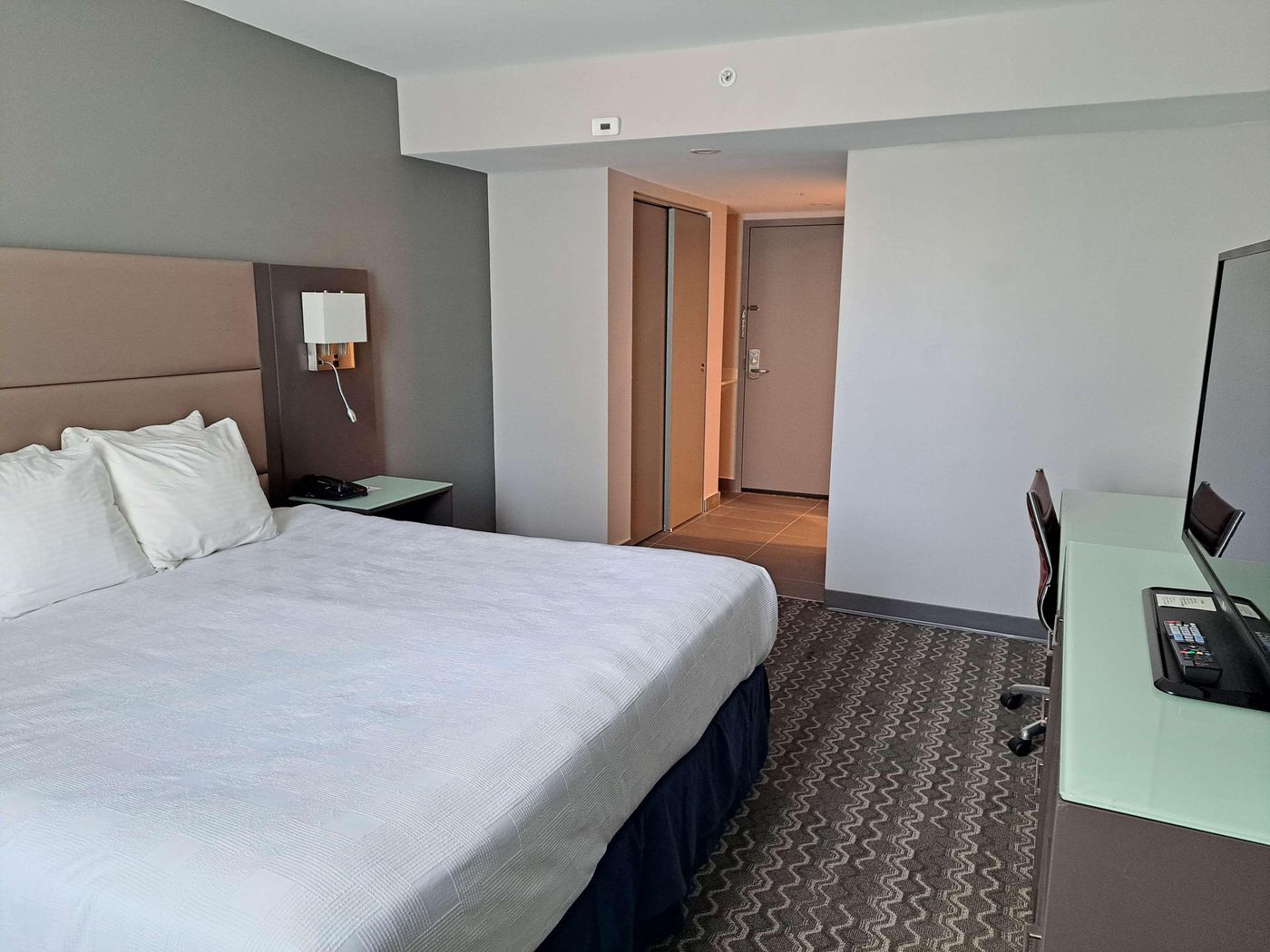 Best-Western-Plus-Vancouver-Airport-Hotel-Room-24