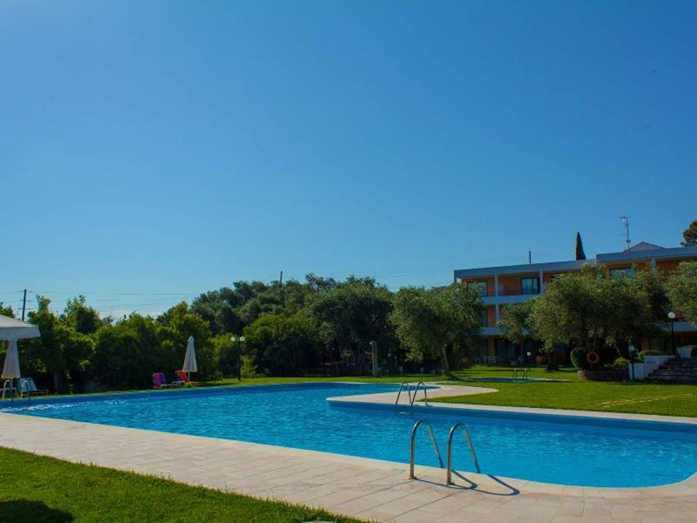 Saint-Nicholas-Pool-2