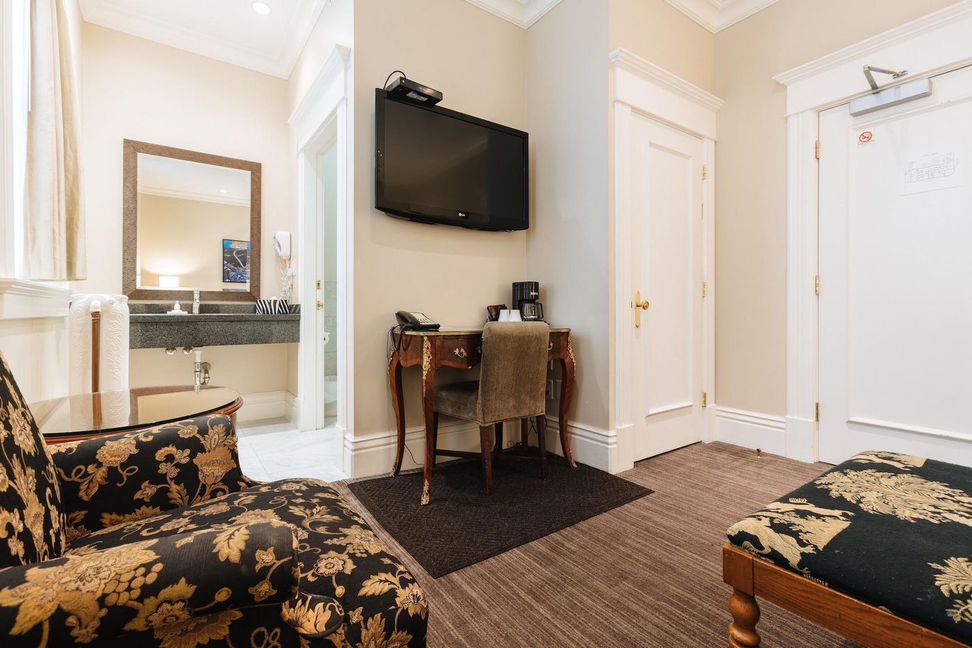 Victorian-Hotel-Vancouver-Room-8