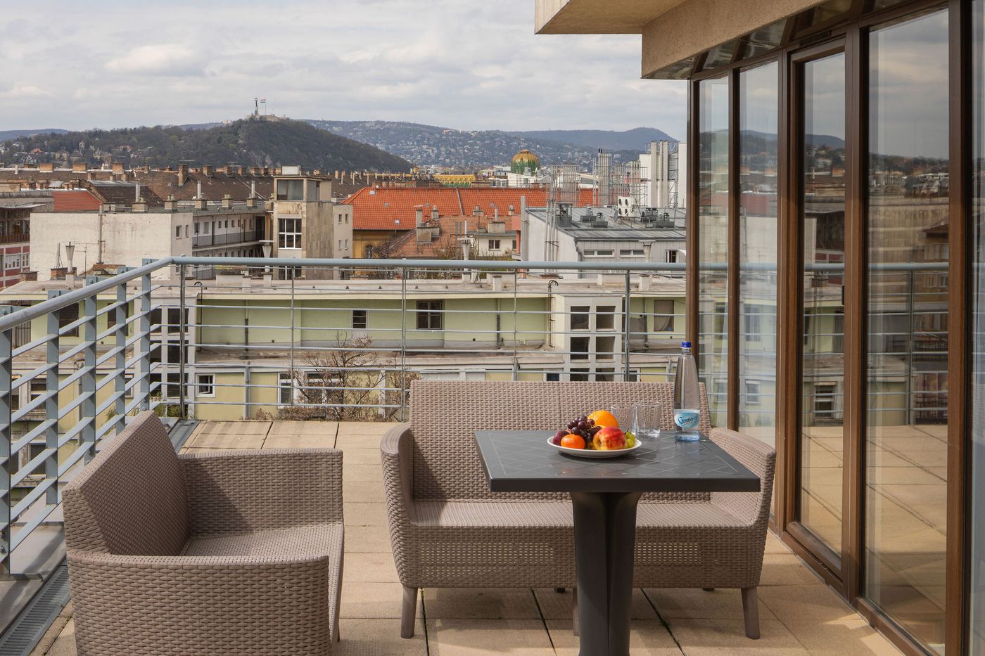 Escala-Hotel---Suites-Room-2