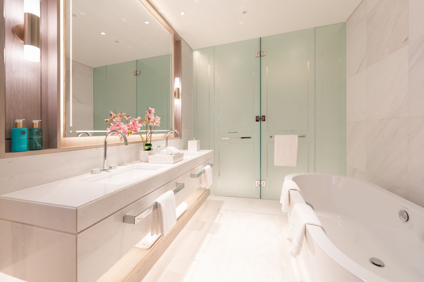 Five-Luxe-Hotel-Room-44