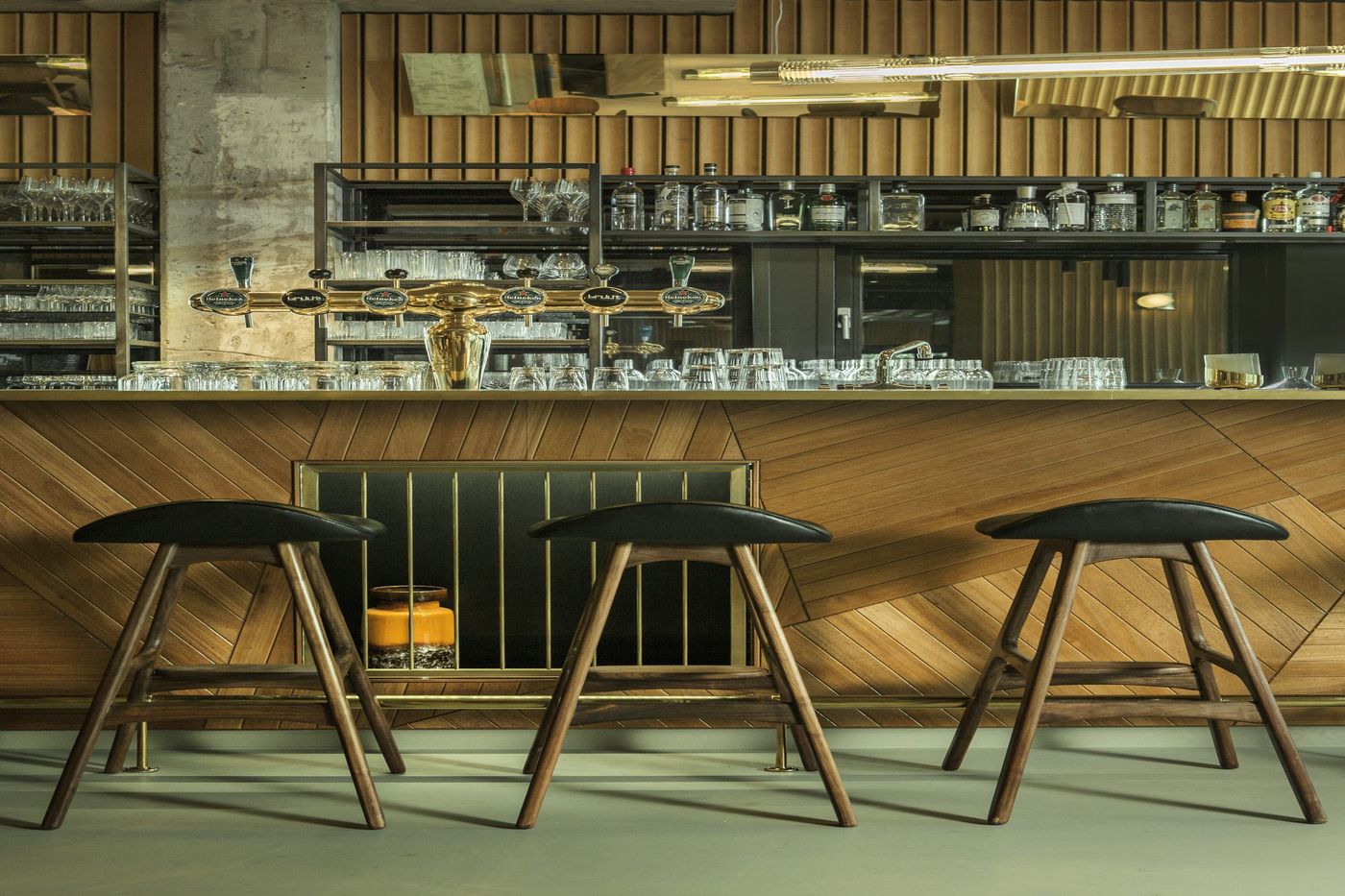 Hotel-V-Fizeaustraat-Bar-14