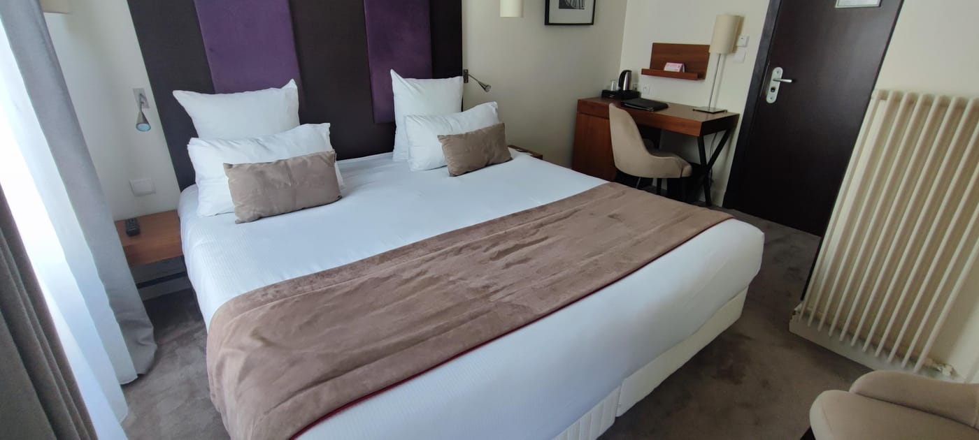 Hotel-Elysees-Bassano-Room-37