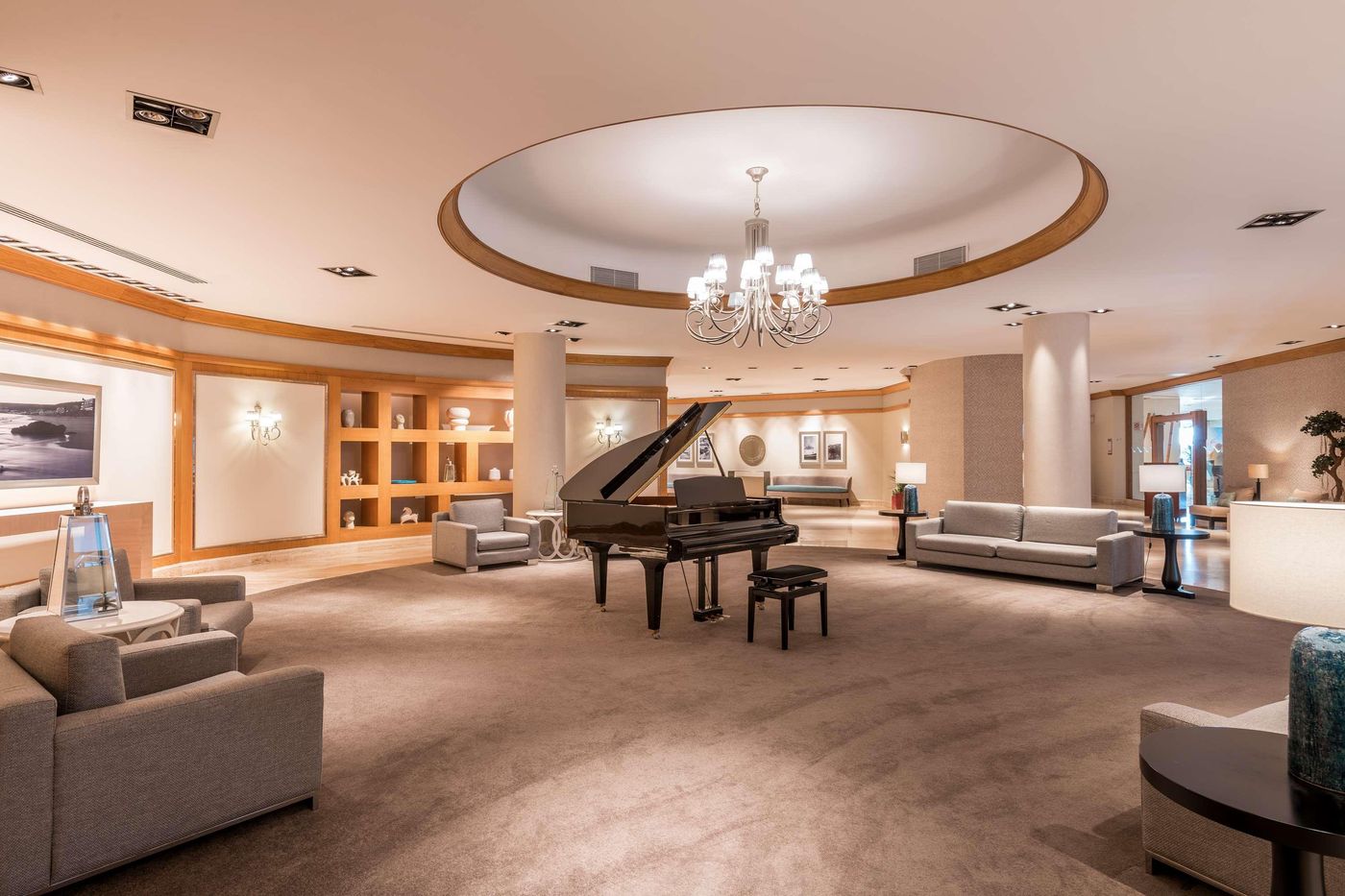 Sesimbra-Oceanfront-Hotel-Lobby-6