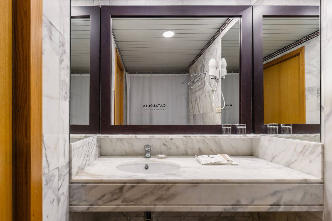 Catalonia-las-Vegas-Room-40