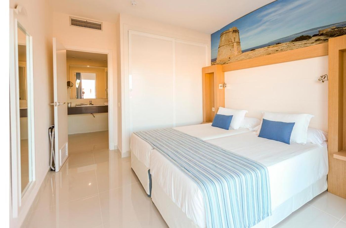 Sirenis-Seaview-Country-Club-Room-20