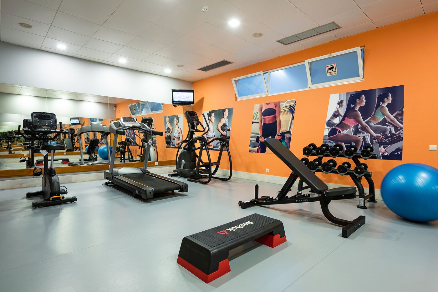 Oceanus-Aparthotel-Sports-and-Entertainment-59