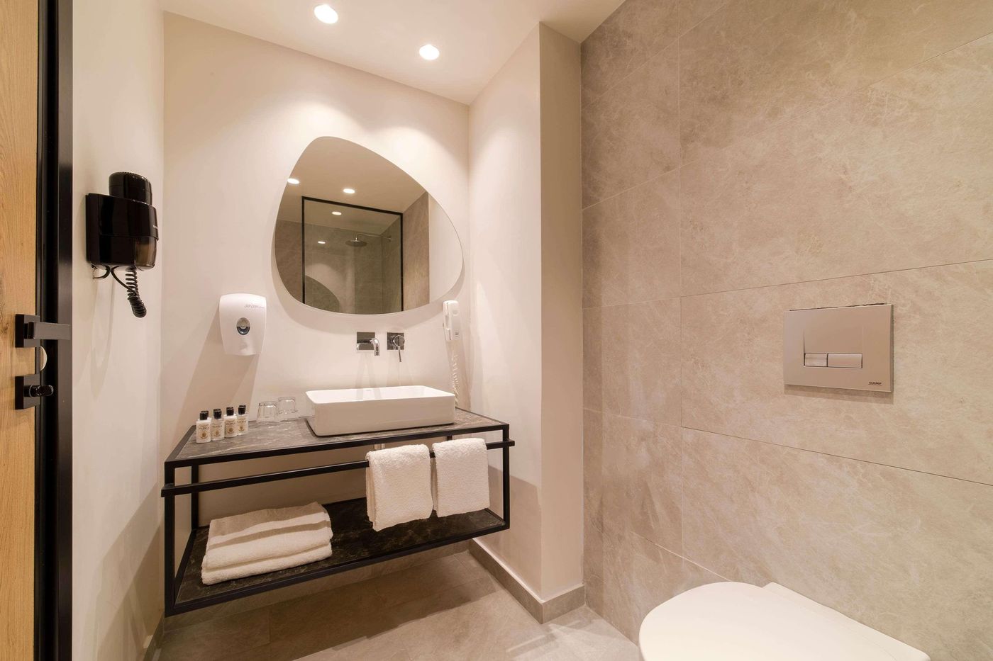 Smarline-Cosmopolitan-Room-60