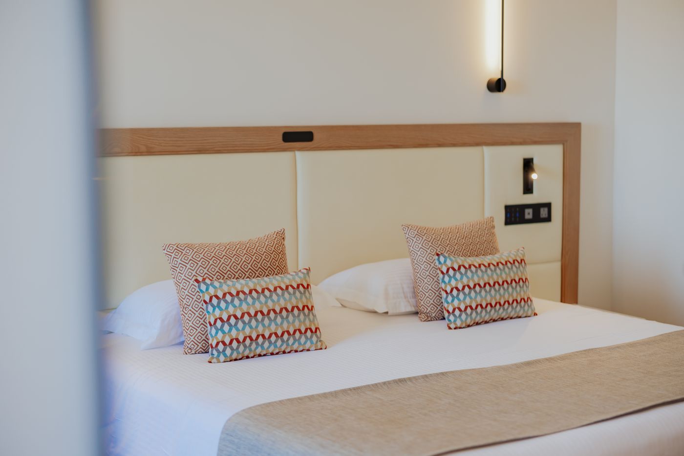 Golden-Coast-Room-40