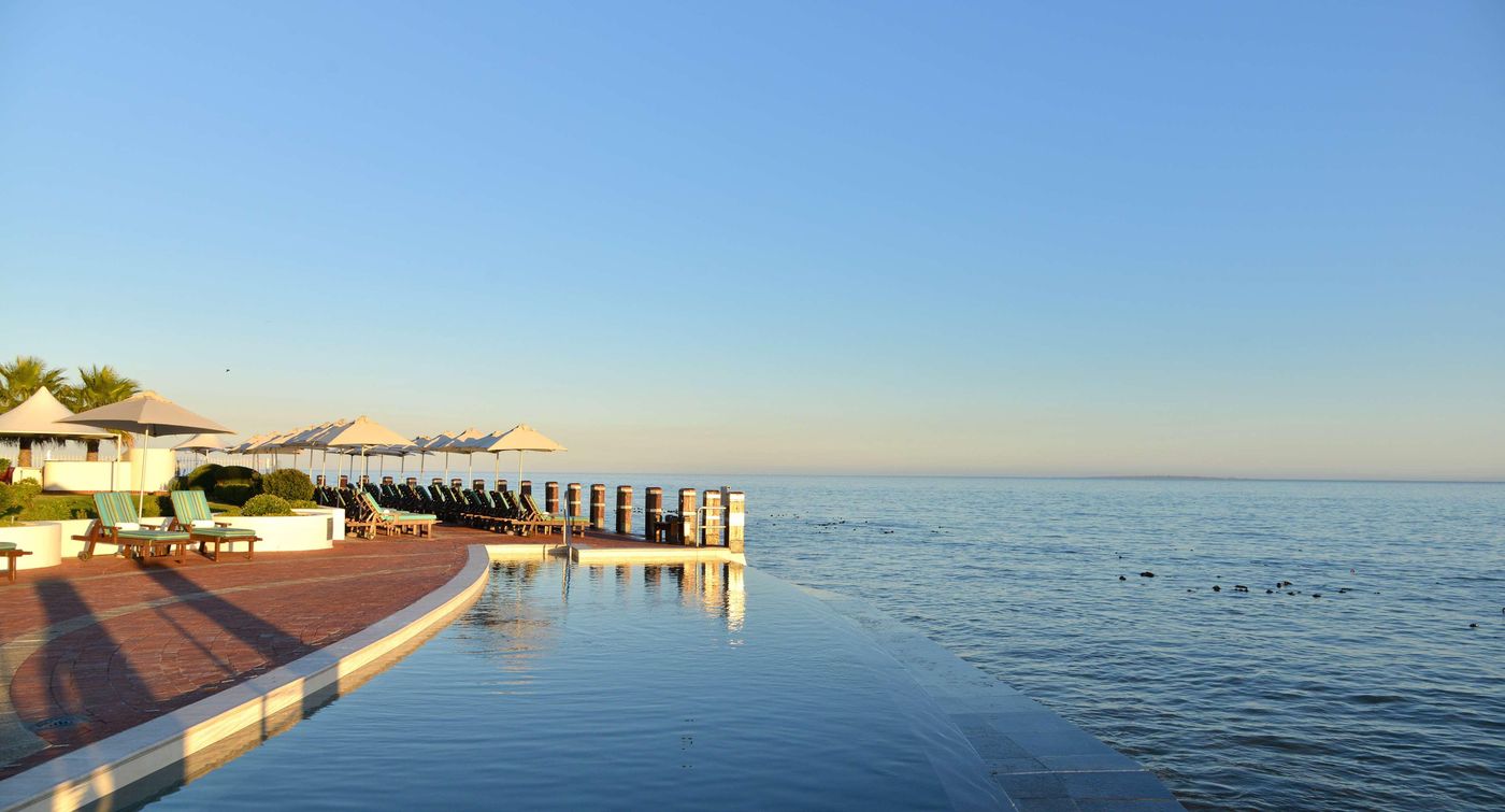 Radisson-Blu-Hotel-Waterfront-Pool-100