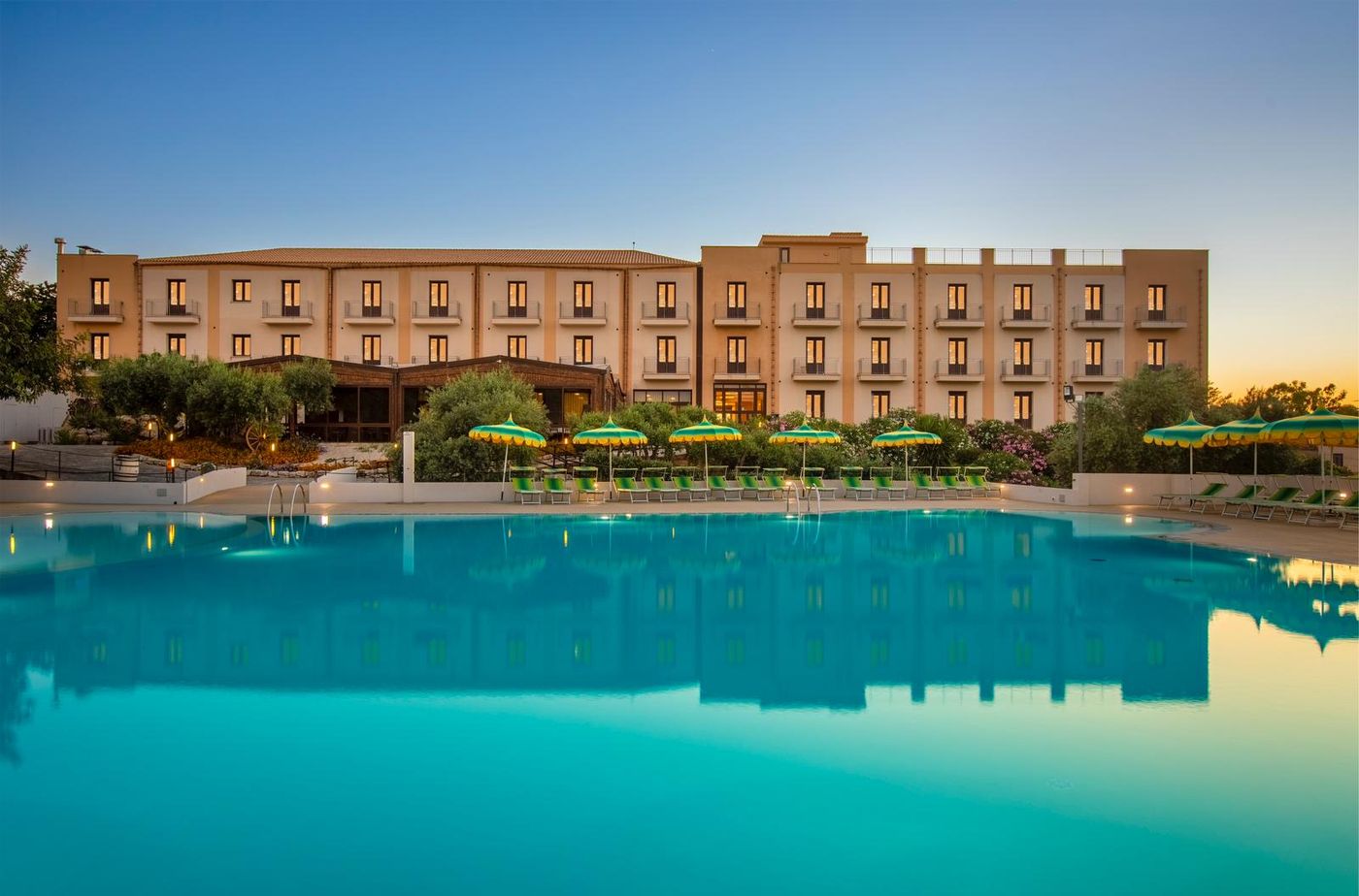 Villa-Zina-Park-Hotel-Pool-5