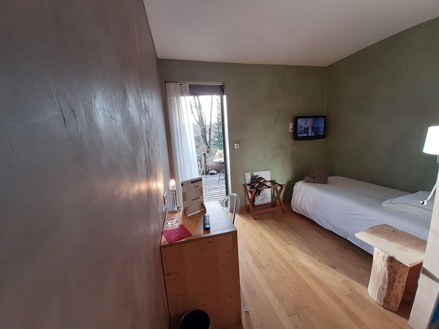 Le Clos Du Bois Joli - France - Lagnieu - Room - 9