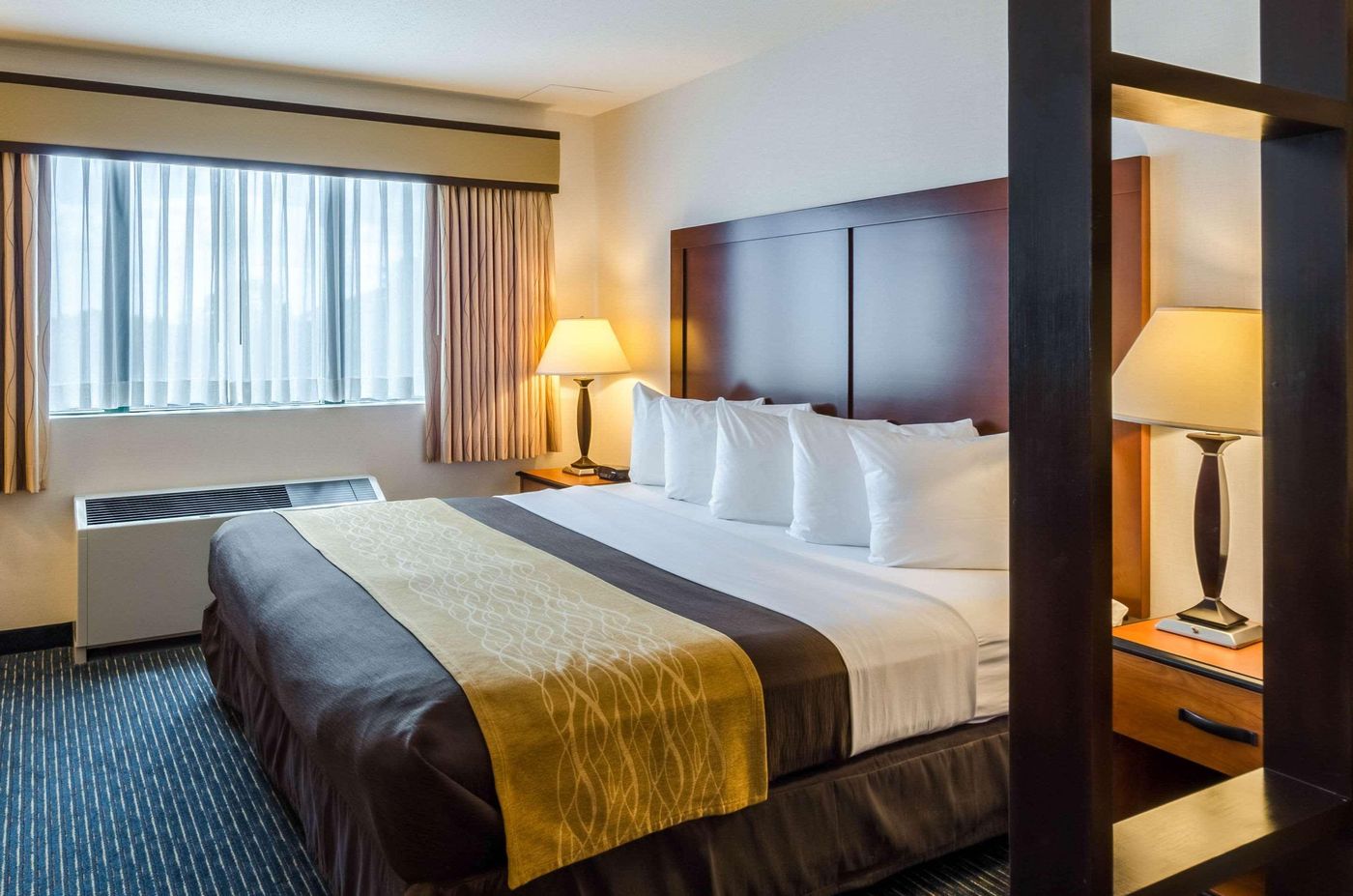 Comfort-Inn---Suites-Logan-Airport-Room-36