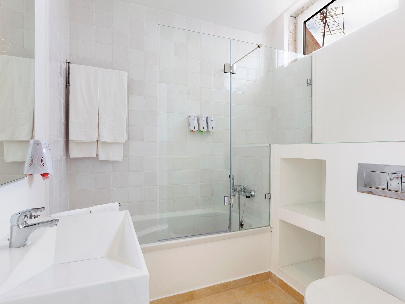 Hello-Lisbon-Castelo-Apartments-Room-27