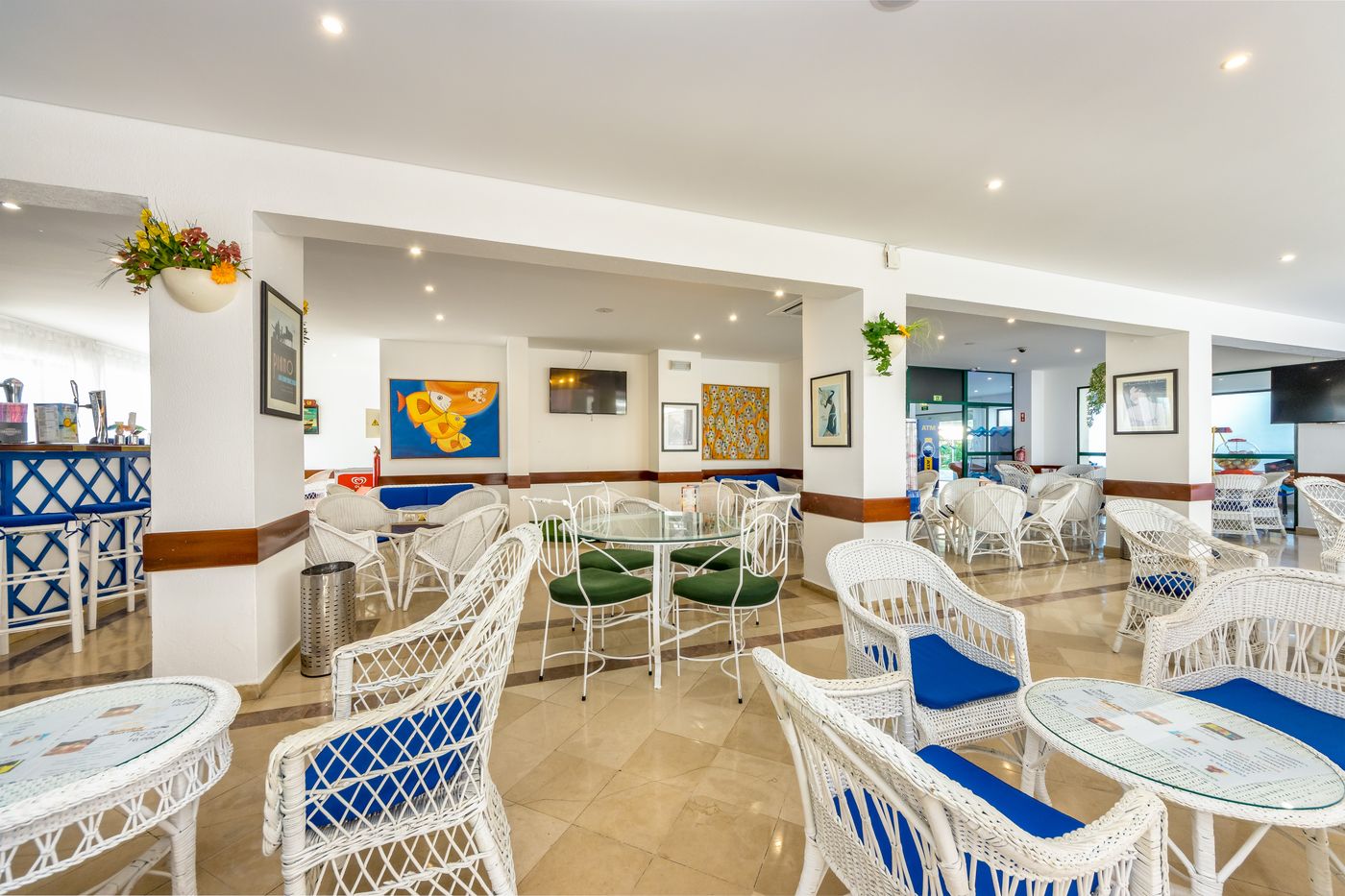 Janelas-do-Mar-Bar-47