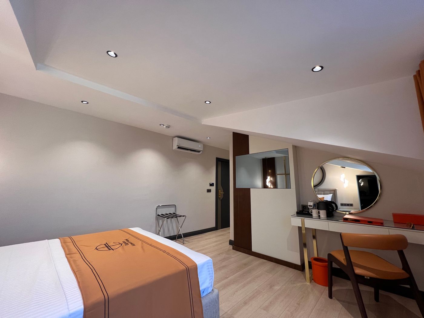 Elysian-Airport-Hotel-Room-32