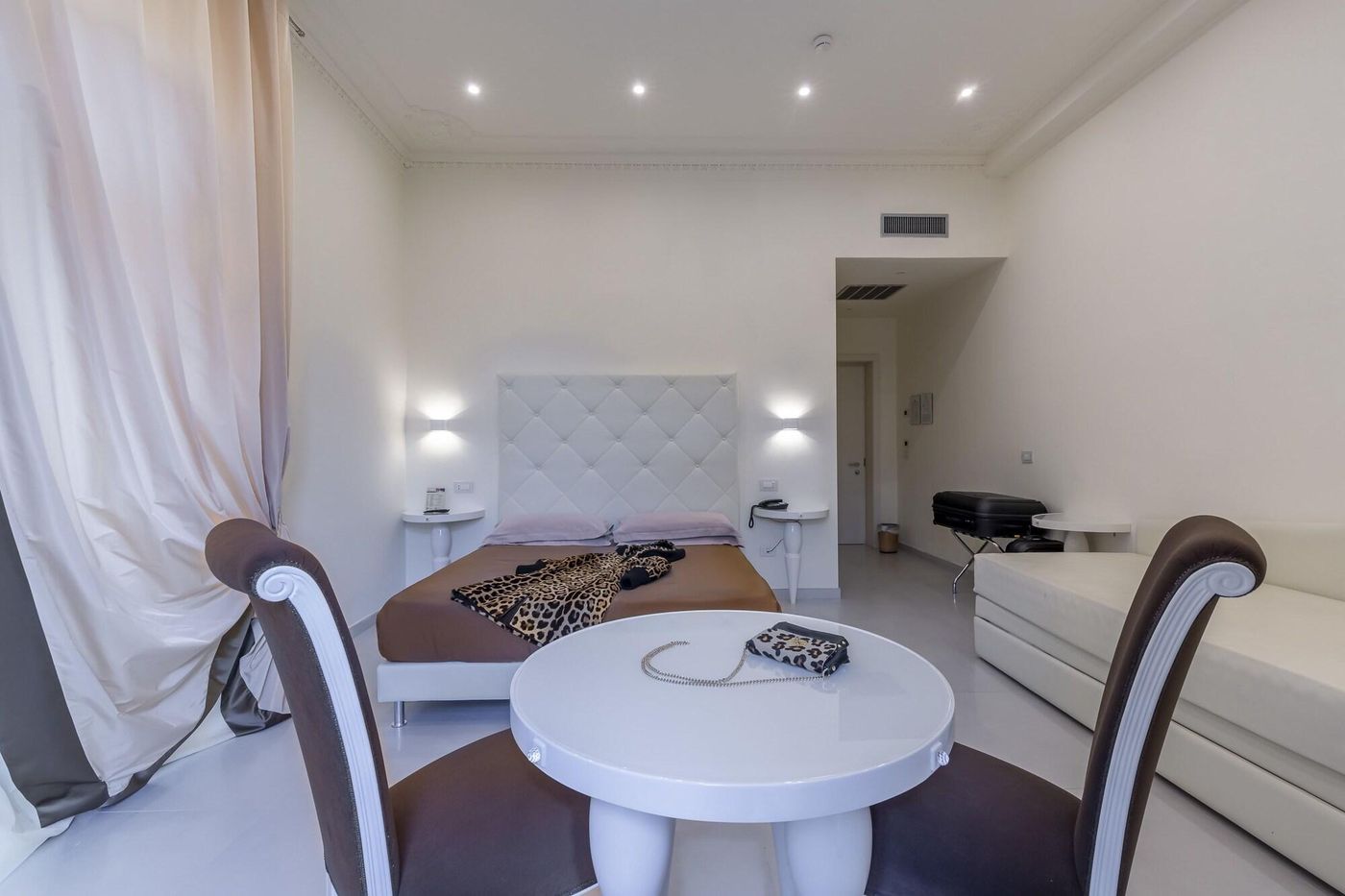 Columbia-Charming-Spa-Room-46