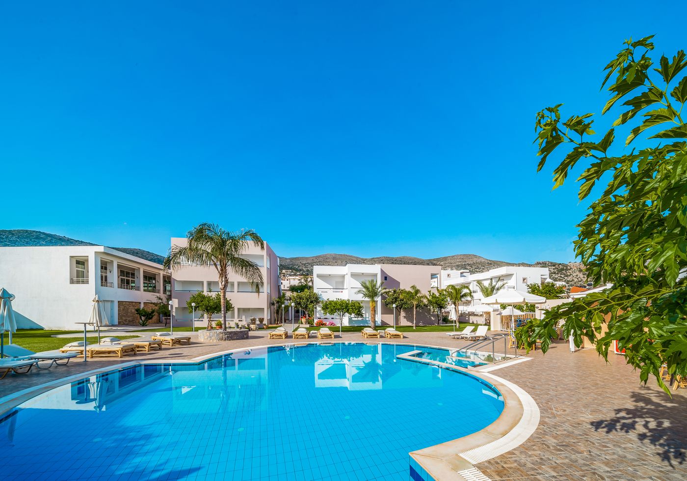 Maria-Rousse-Studios-Pool-2