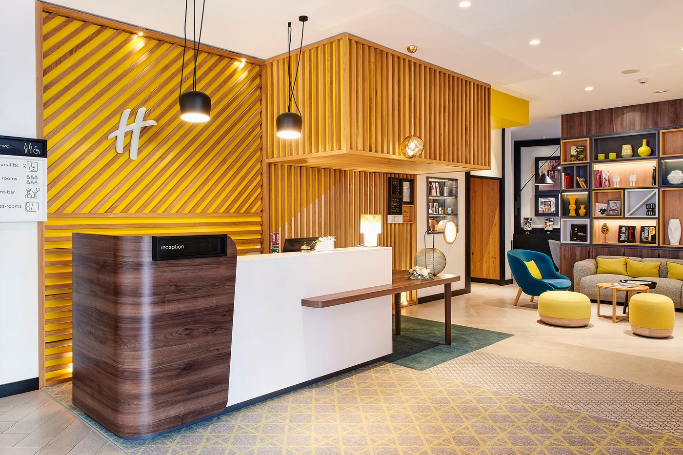 Holiday-Inn-Nice-Lobby-49