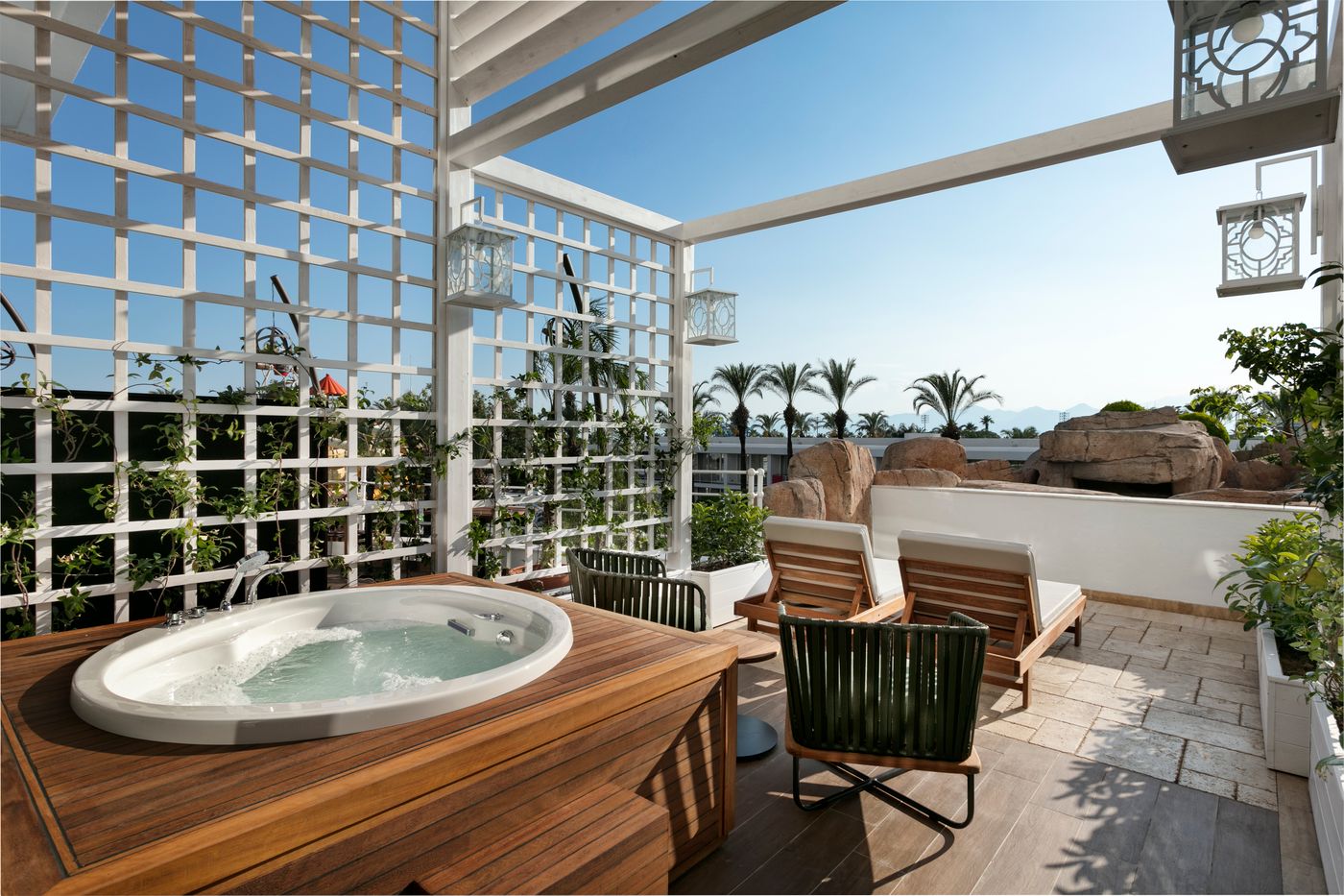 Titanic-Deluxe-Lara-Room-87