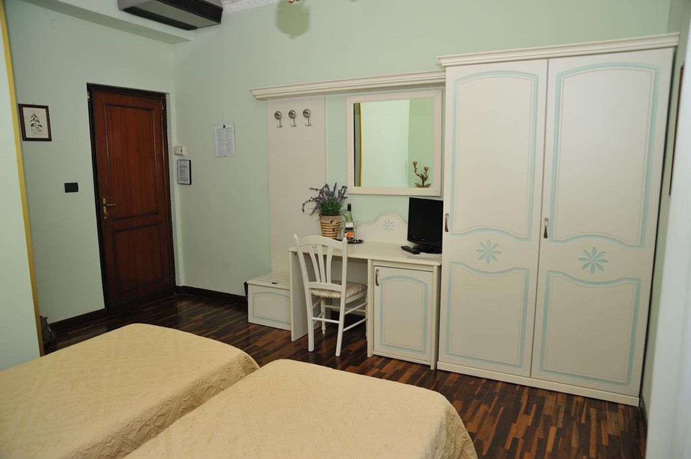 Savona-Room-1