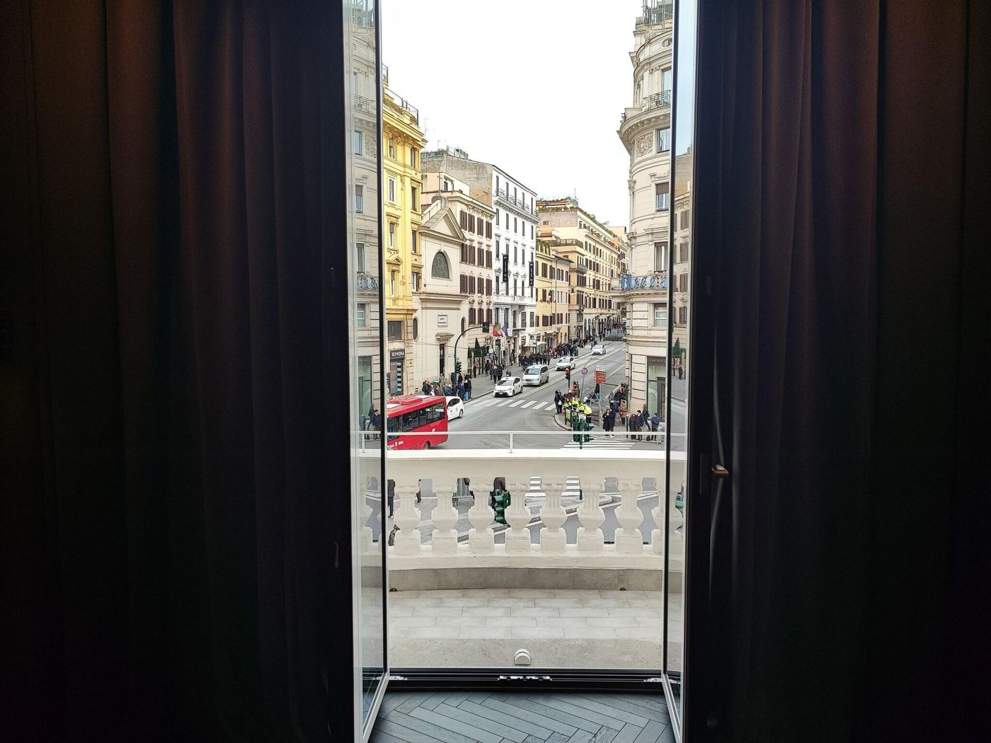 U-Visionary-Roma-Hotel-Room-13