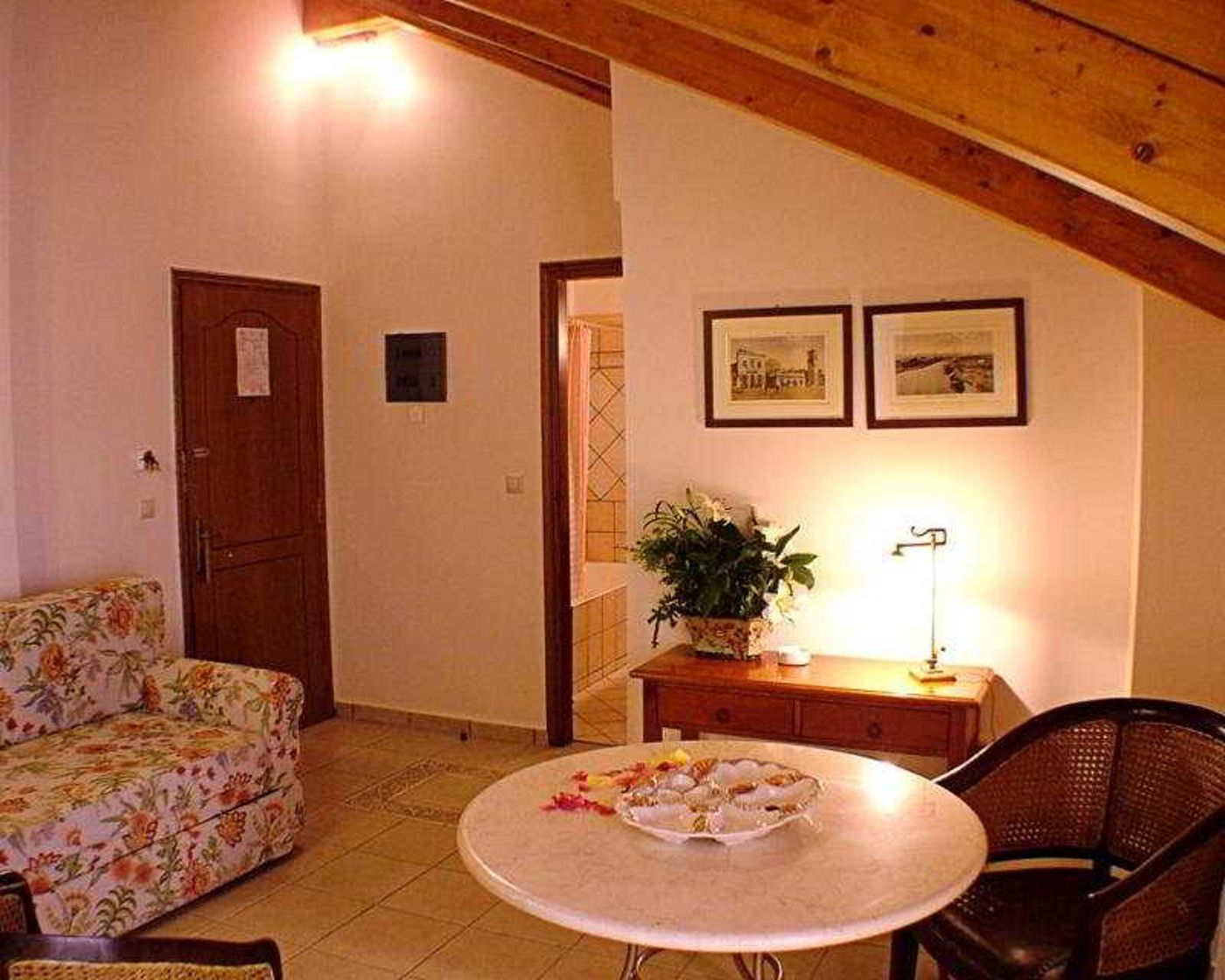 Andreolas-Luxury-Suites-Room-24