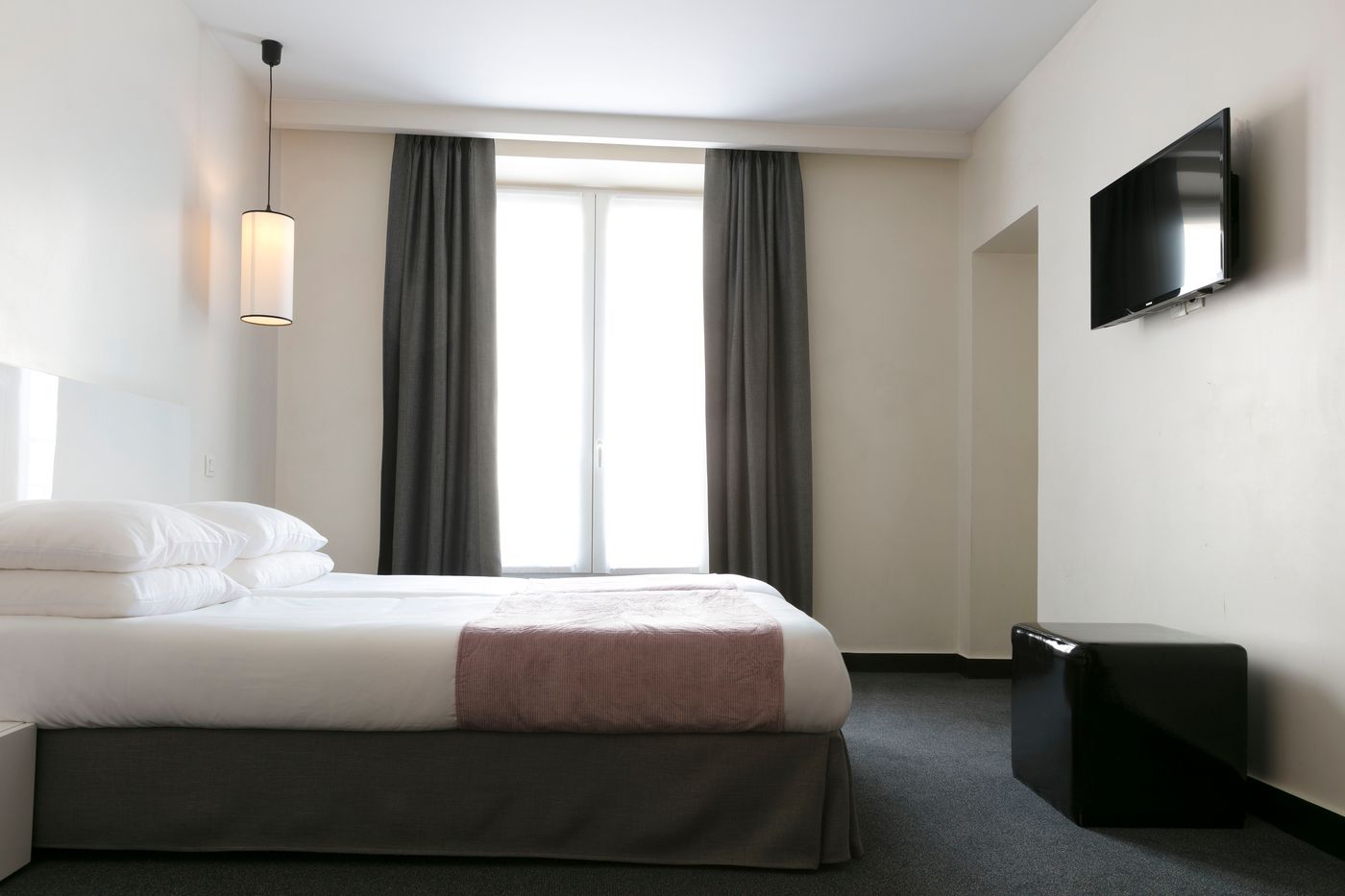 Hotel-Standard-Design-Room-10