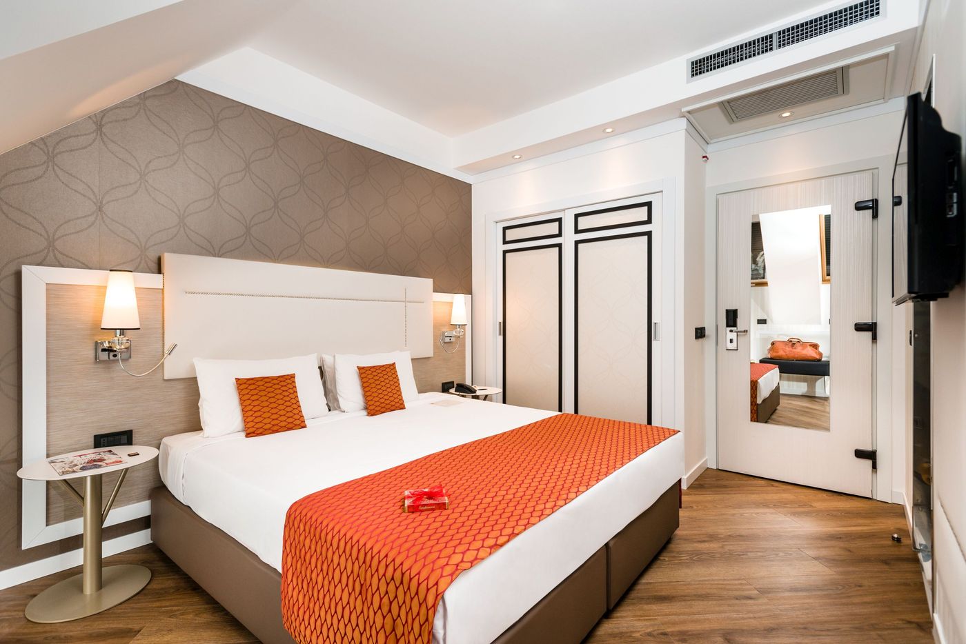 Ikonik-Parlament-Room-11