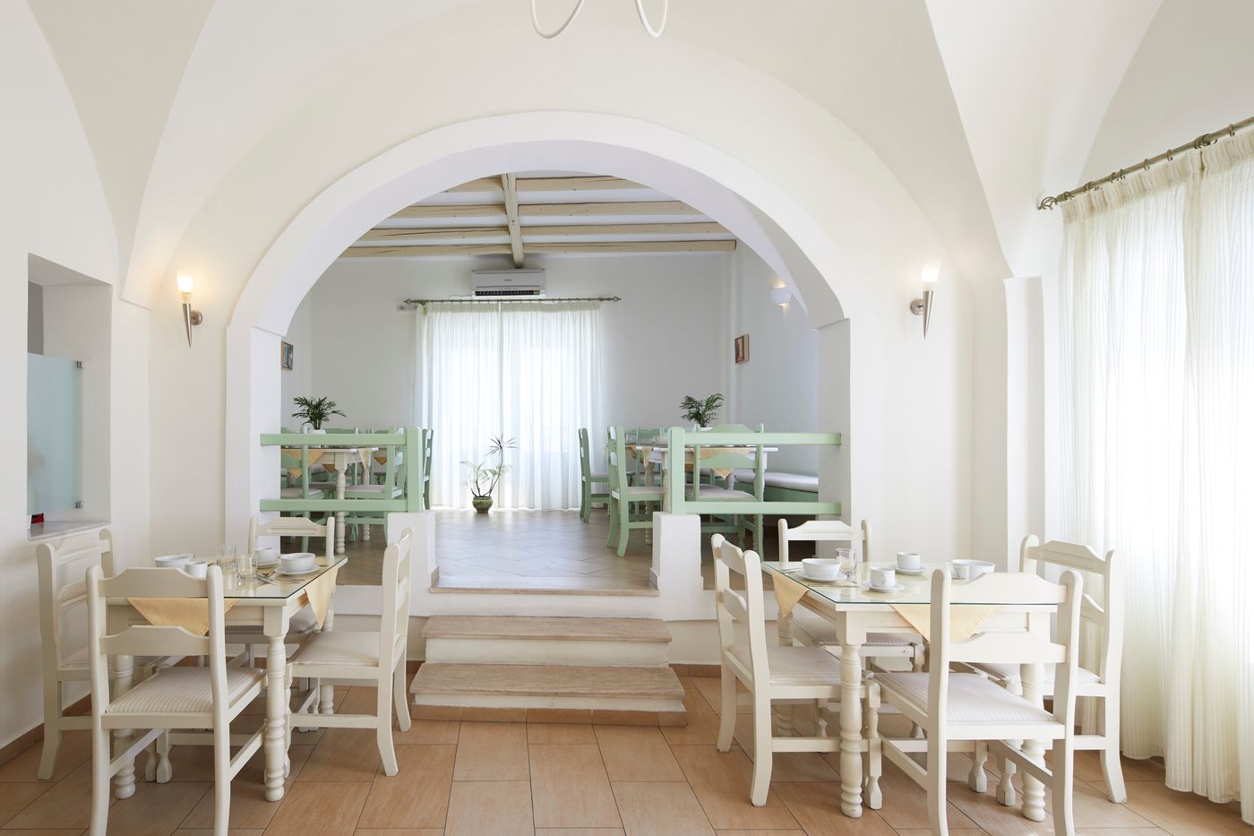 Nissos-Thira-Restaurant-37