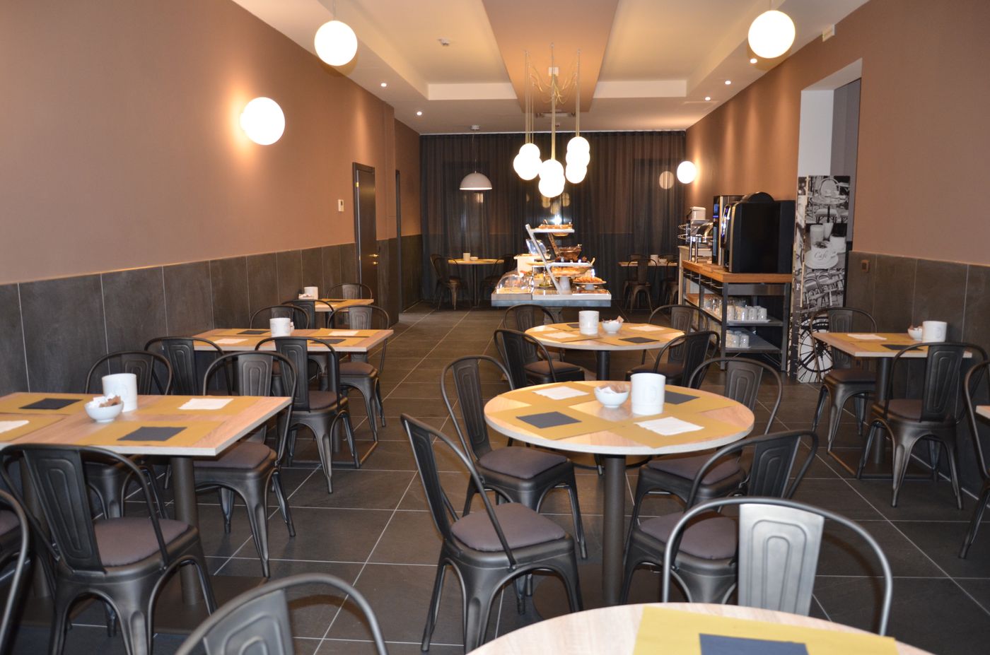 Ariston-Restaurant-14