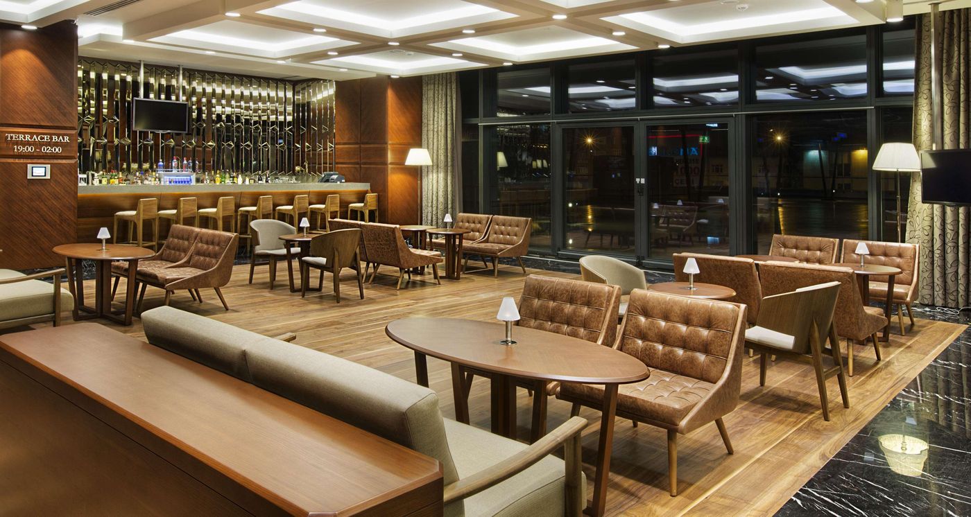 DoubleTree-by-Hilton-Istanbul---Avcilar-Bar-7