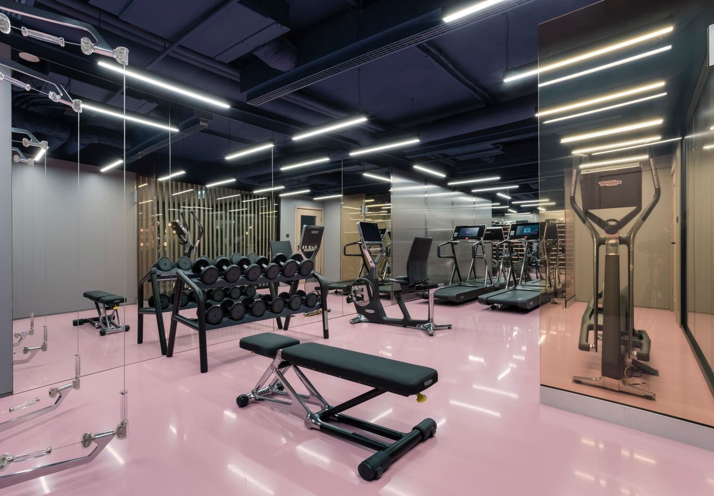 Puro-Krakow-Kazimierz-Sports-and-Entertainment-28