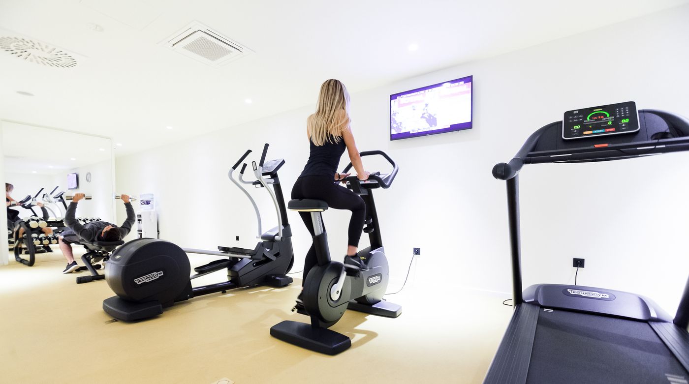 One-Suite-Hotel-Sports-and-Entertainment-63