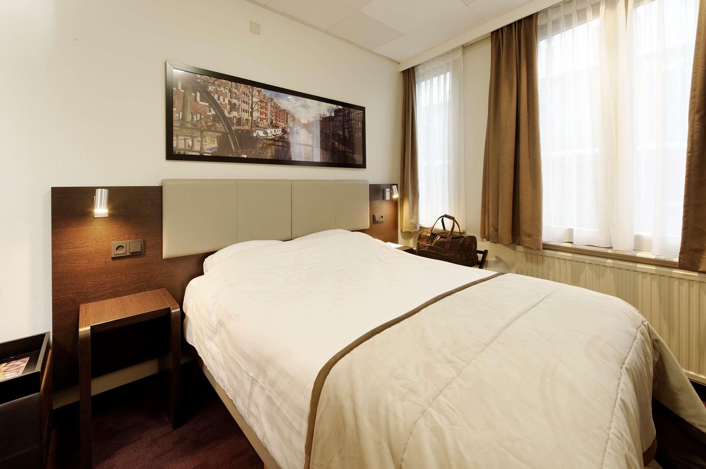 Best-Western-Dam-Square-Inn-Room-14