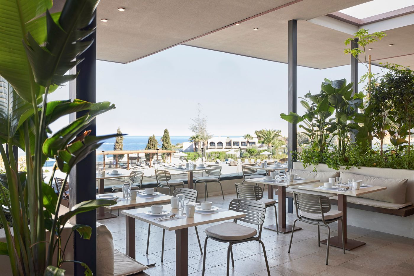 Helea-Lifestyle-Beach-Resort-Restaurant-19