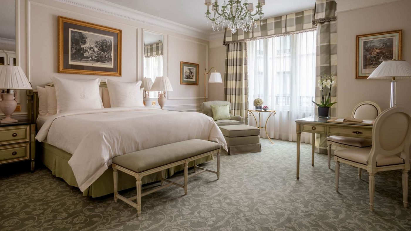 Four-Seasons-Hotel-Paris-Room-18
