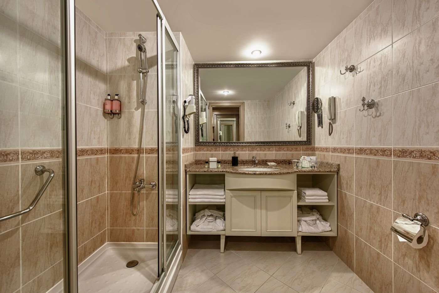 Delphin-Deluxe-Room-20