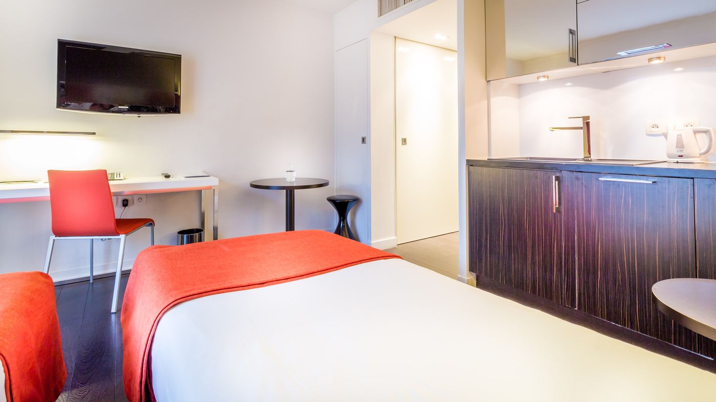 Hipark-Design-Suites-Nice-Room-25