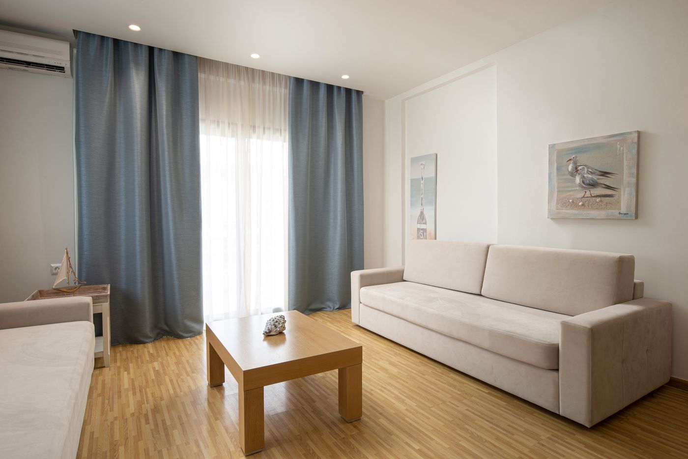 Flegra-Palace-Room-44