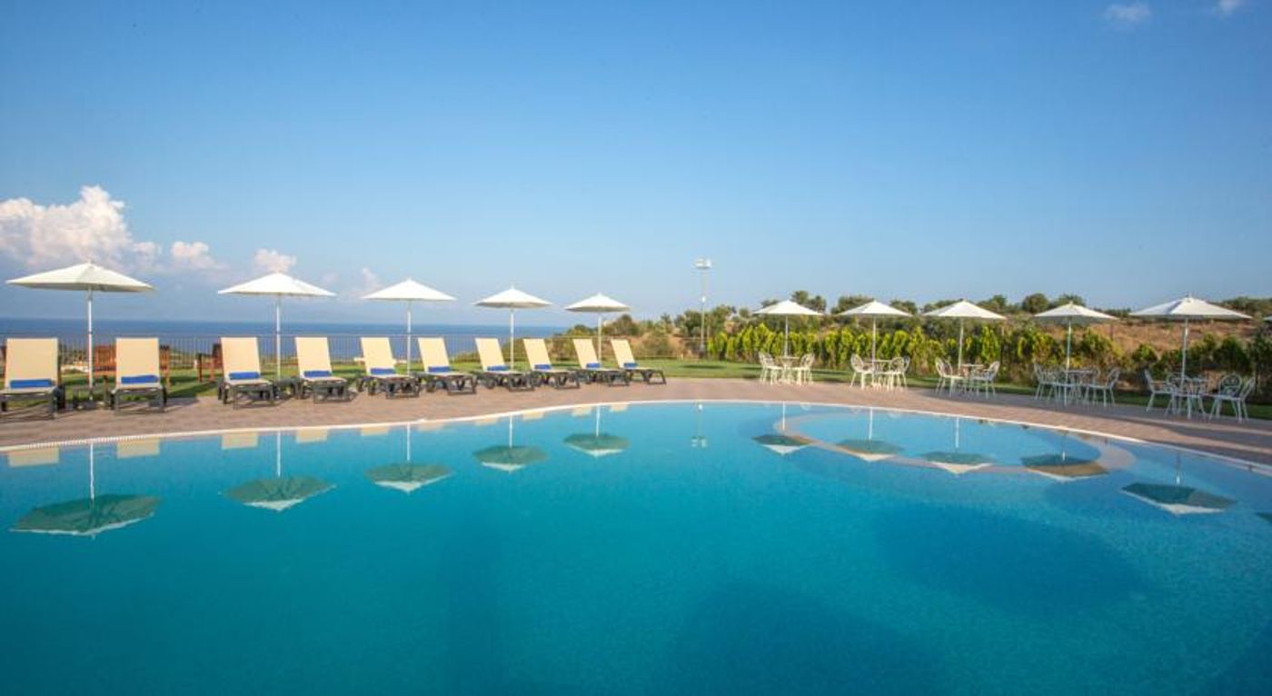 Baywatch Hotel & Apartments